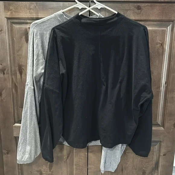 2 Aerie Cozy Mockneck Long Sleeve Tops - Picture 5 of 9